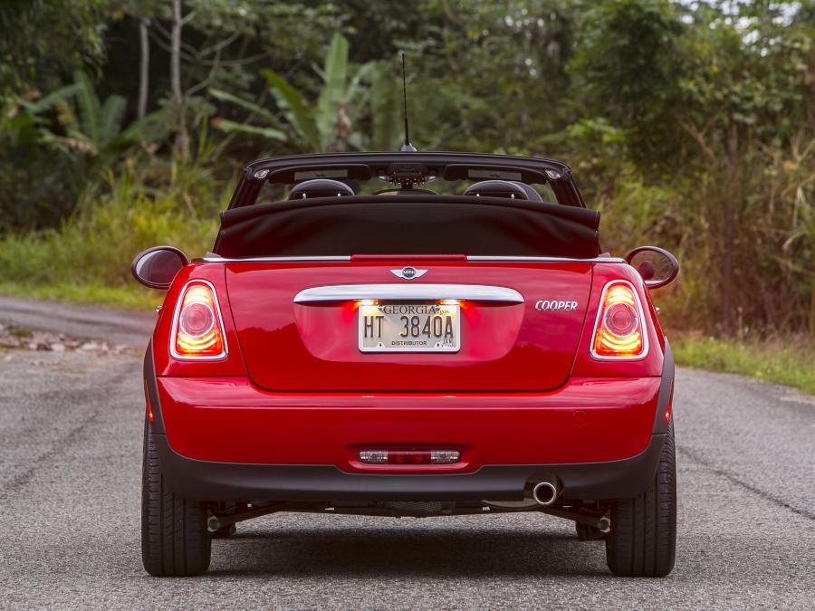  Mini Cooper Cabrio 2010 года  (US) (фото 14 из 30)